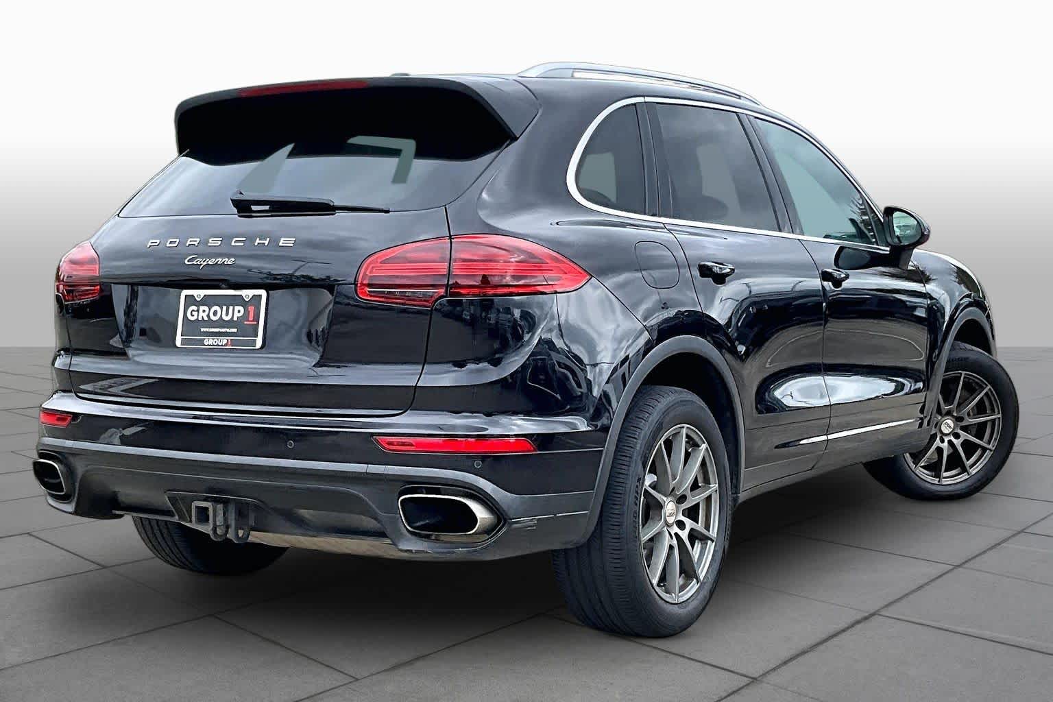 2016 Porsche Cayenne photo 11 of 33