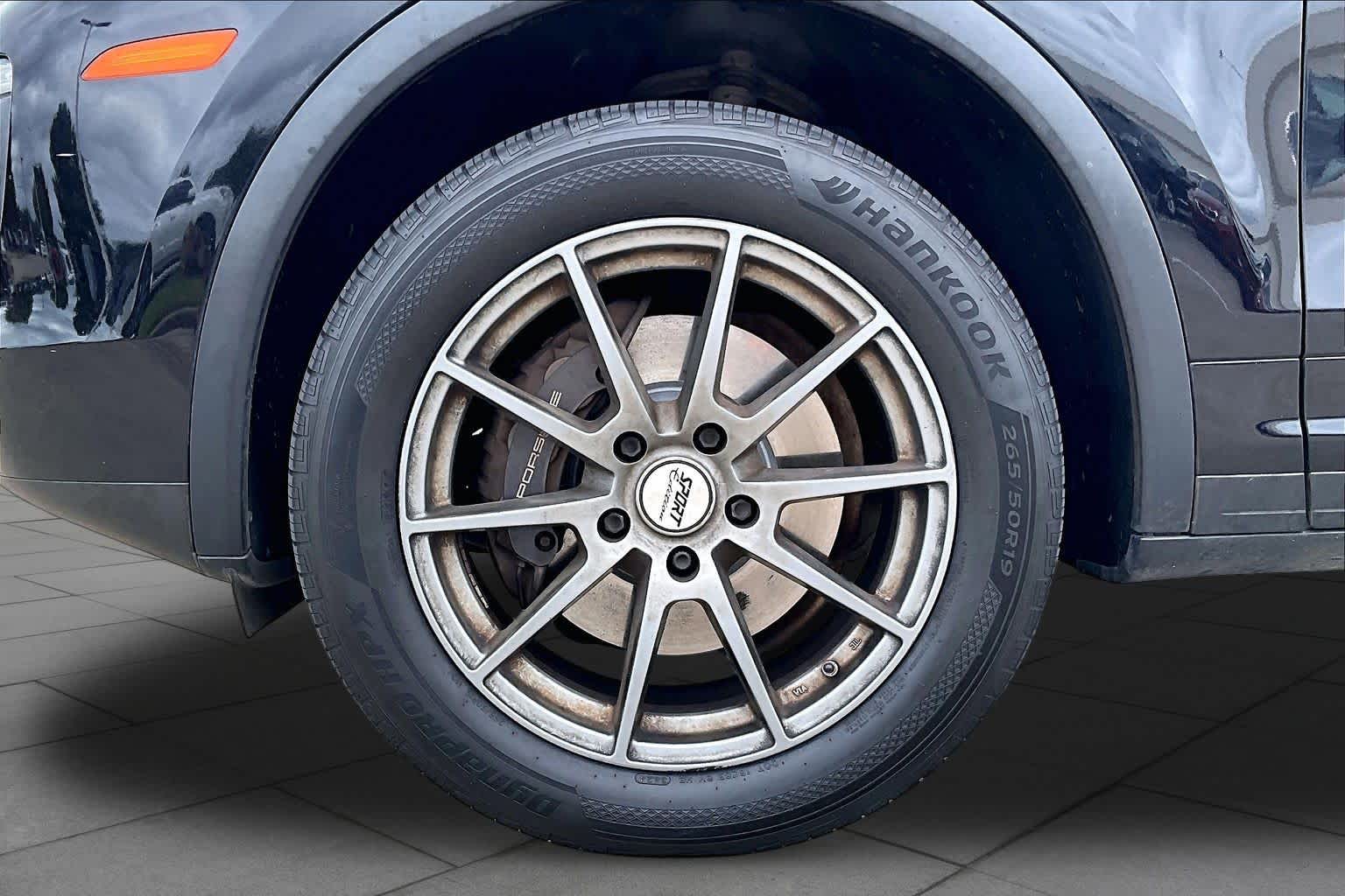 2016 Porsche Cayenne photo 9 of 33