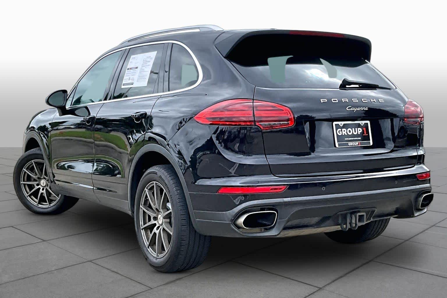 2016 Porsche Cayenne photo 10 of 33