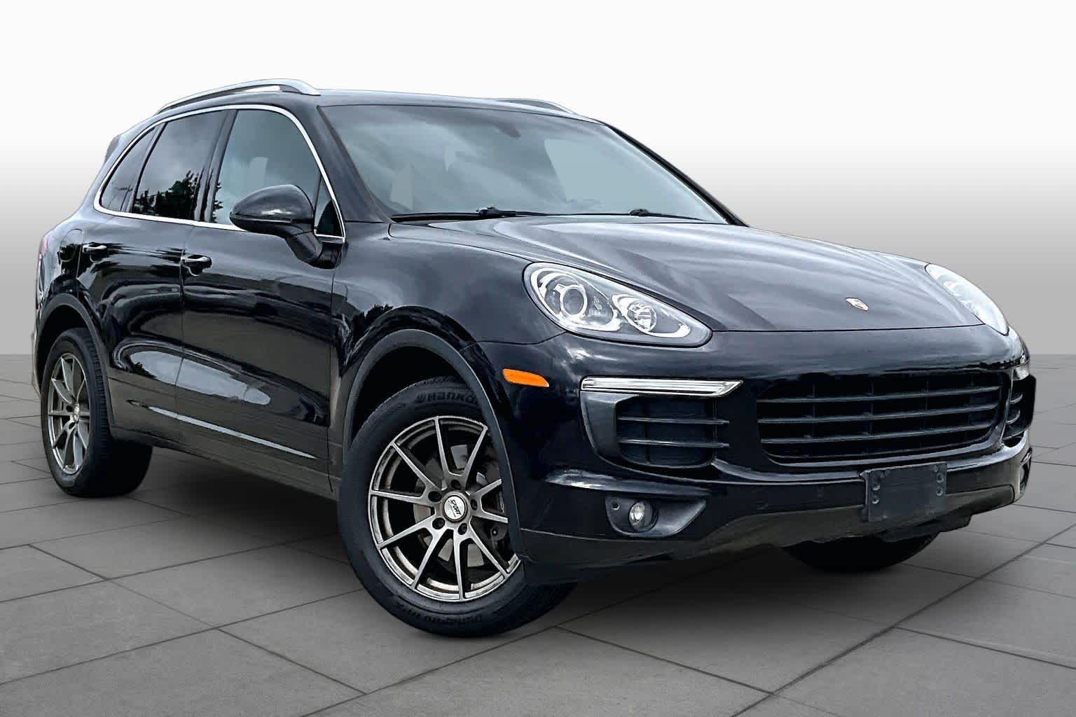 2016 Porsche Cayenne photo 3 of 33