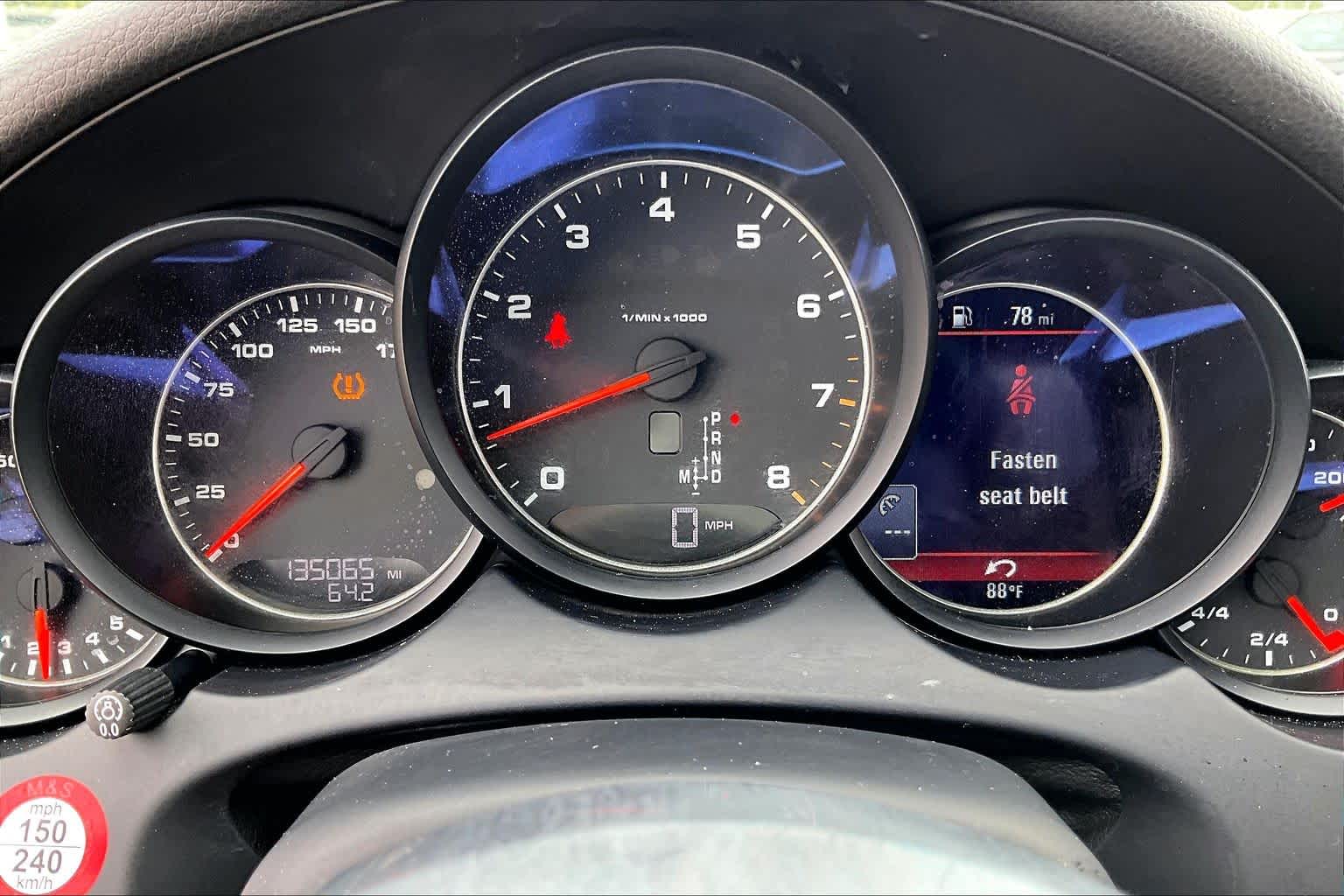 2016 Porsche Cayenne photo 23 of 33
