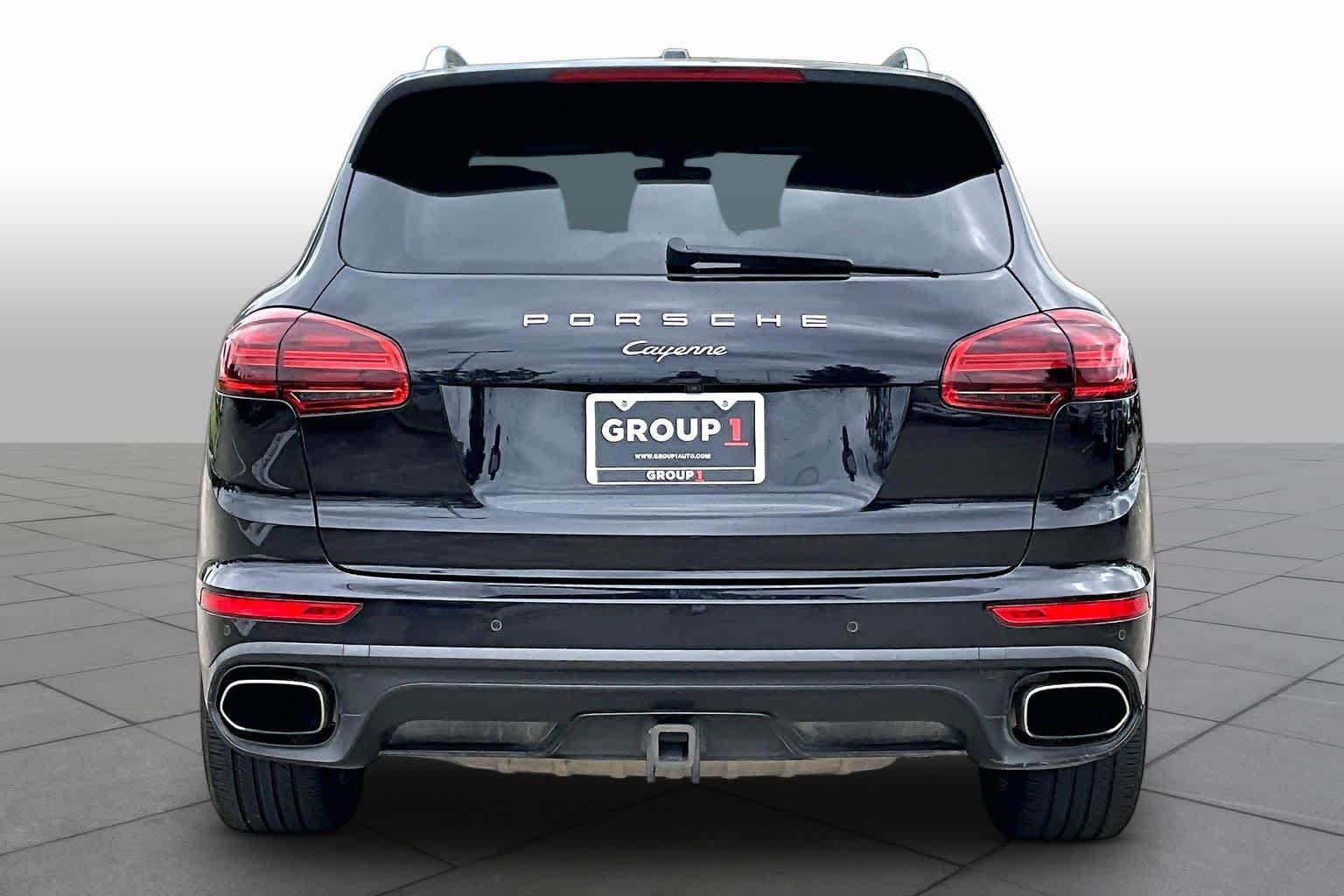 2016 Porsche Cayenne photo 5 of 33