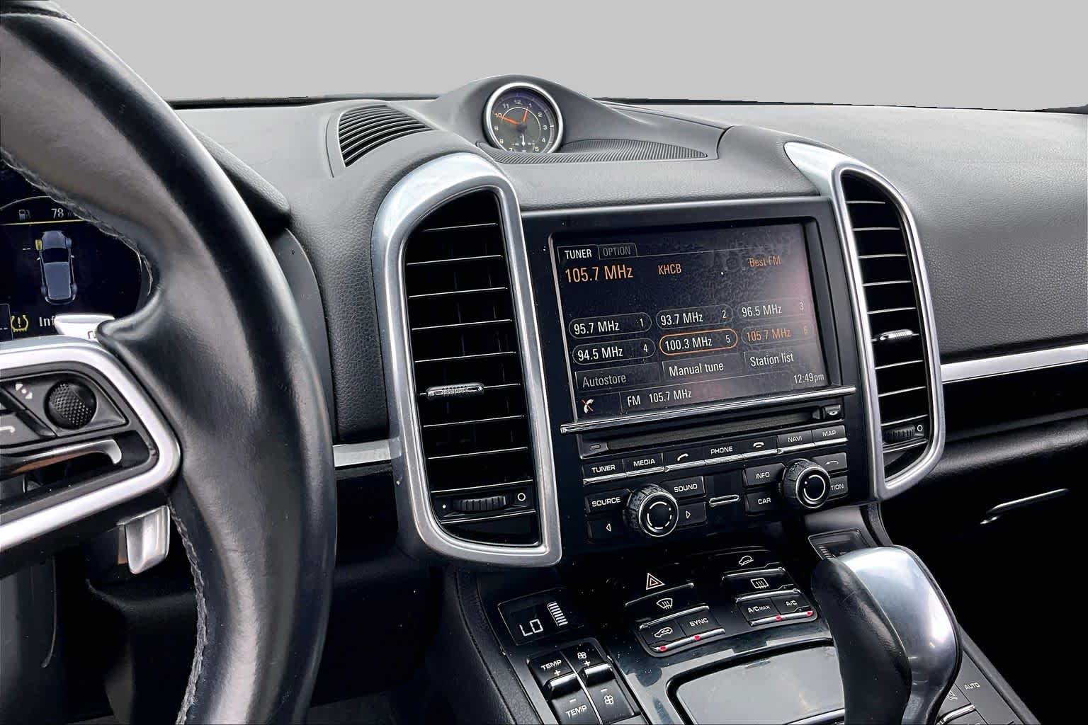 2016 Porsche Cayenne photo 6 of 33