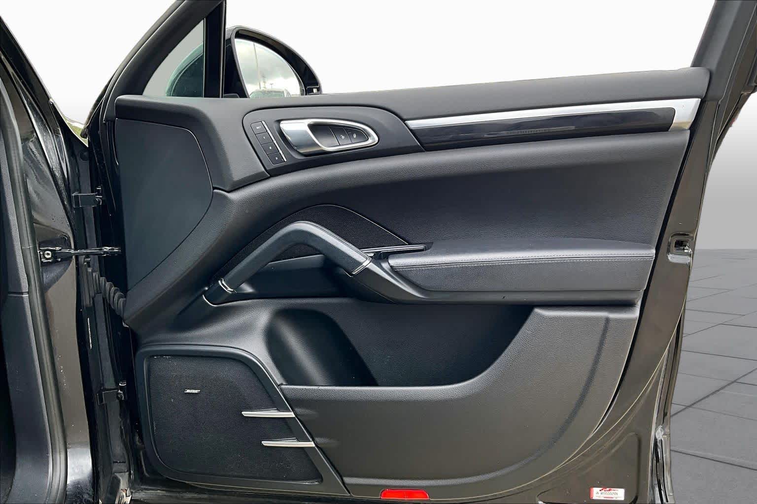 2016 Porsche Cayenne photo 20 of 33