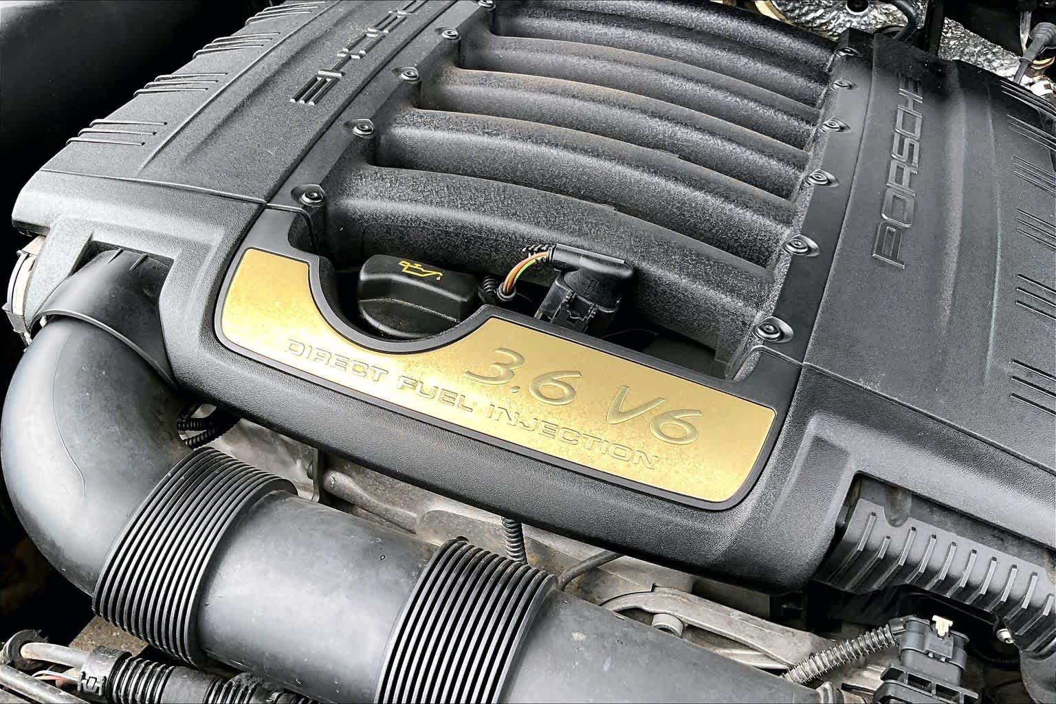 2016 Porsche Cayenne photo 29 of 33
