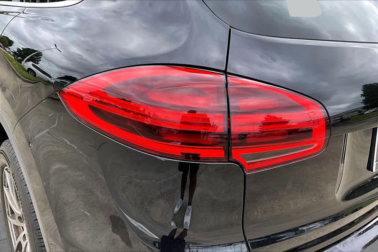 2016 Porsche Cayenne photo 25 of 33