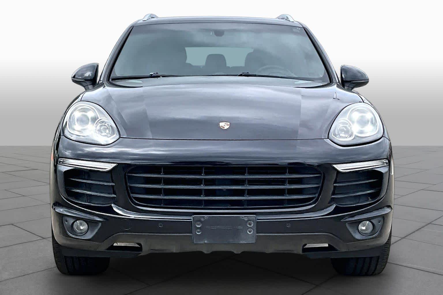 2016 Porsche Cayenne photo 4 of 33