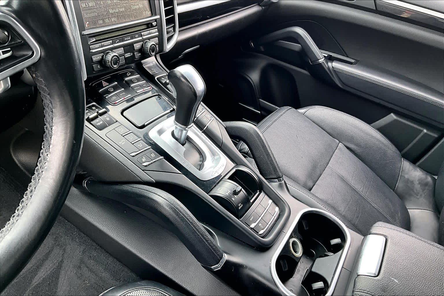 2016 Porsche Cayenne photo 14 of 33