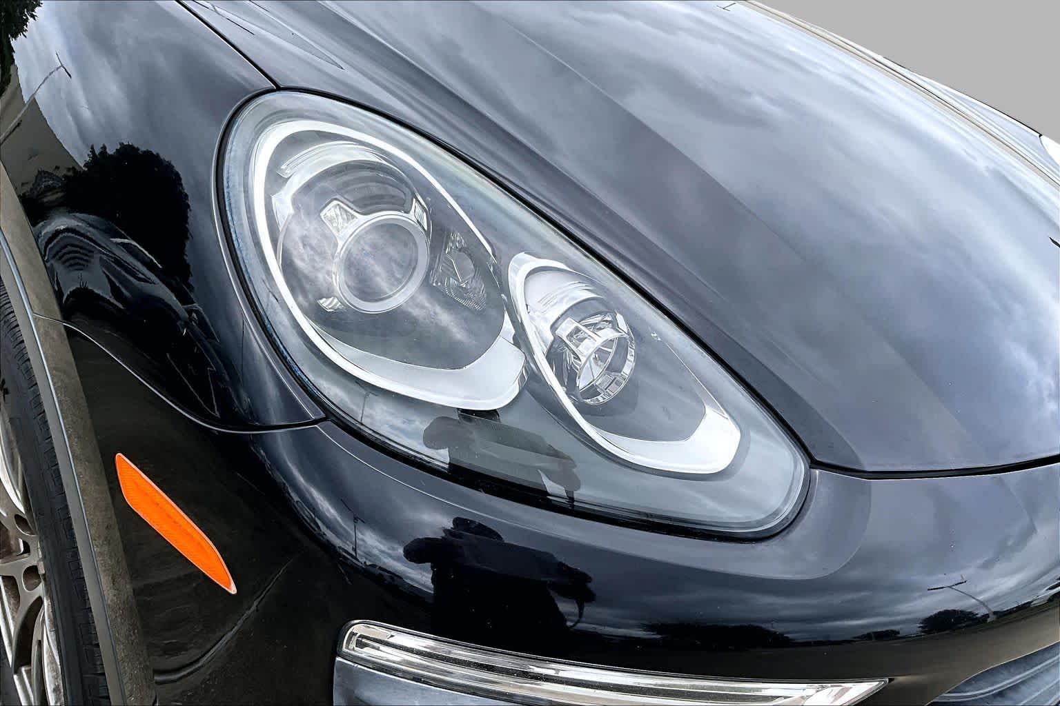 2016 Porsche Cayenne photo 24 of 33