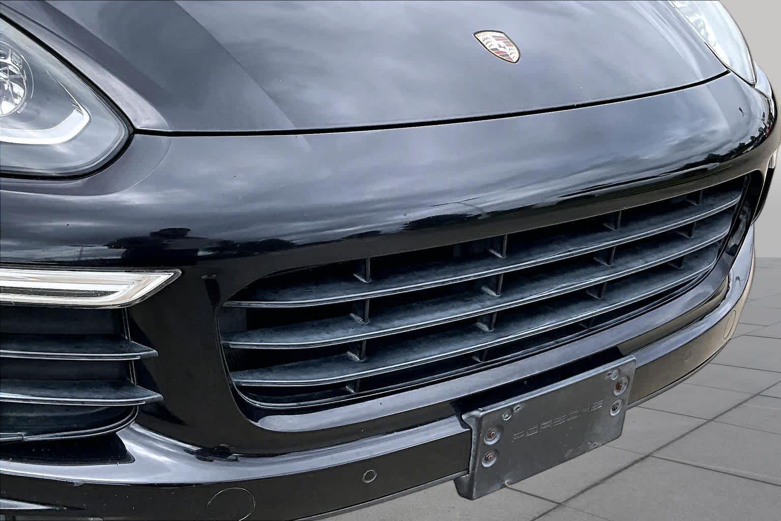 2016 Porsche Cayenne photo 26 of 33