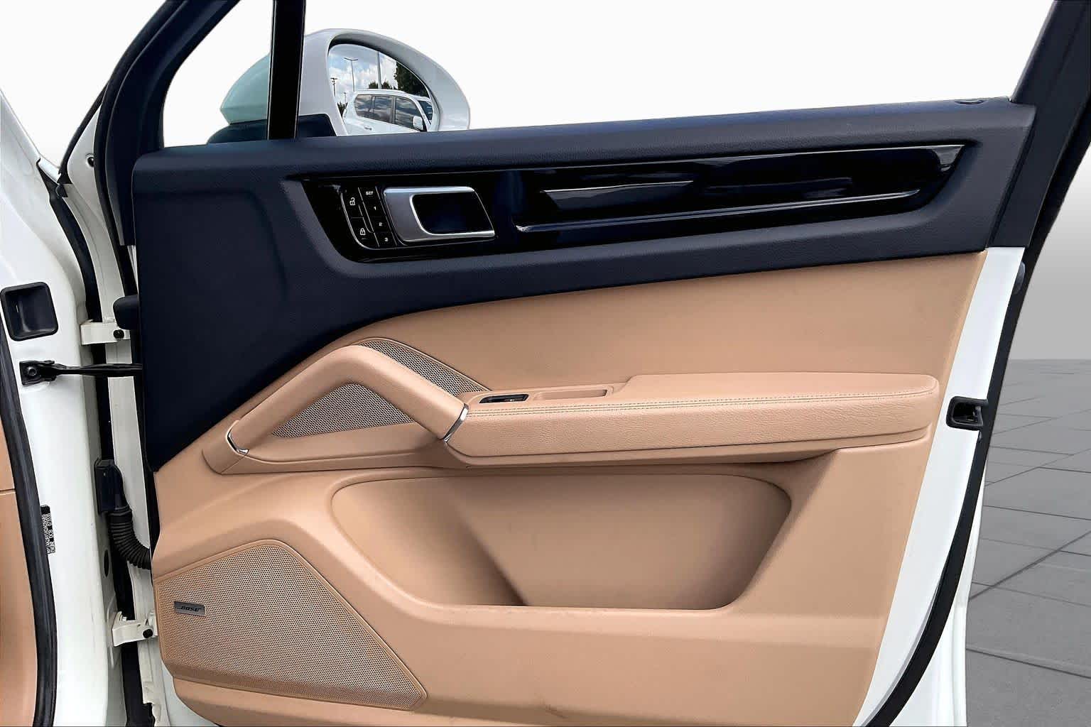 2019 Porsche Cayenne photo 20 of 34