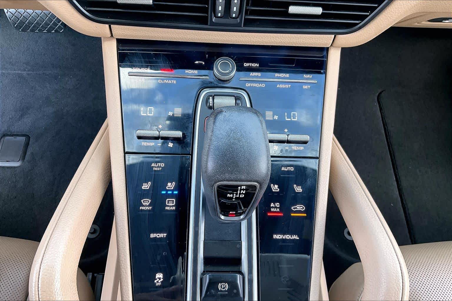 2019 Porsche Cayenne photo 32 of 34