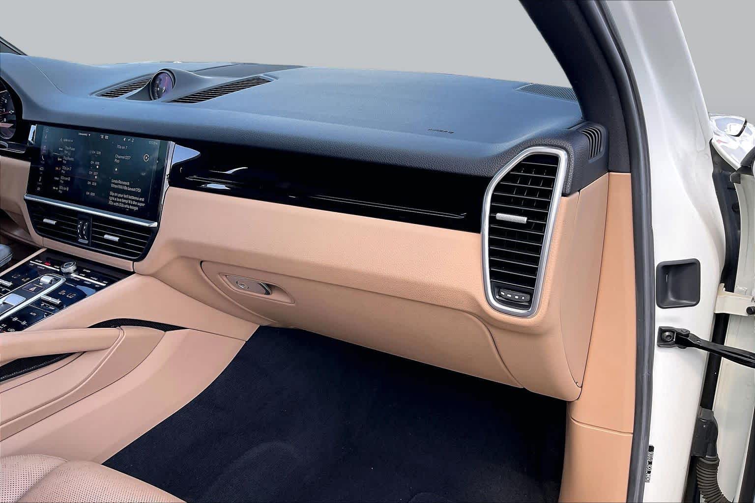 2019 Porsche Cayenne photo 16 of 34