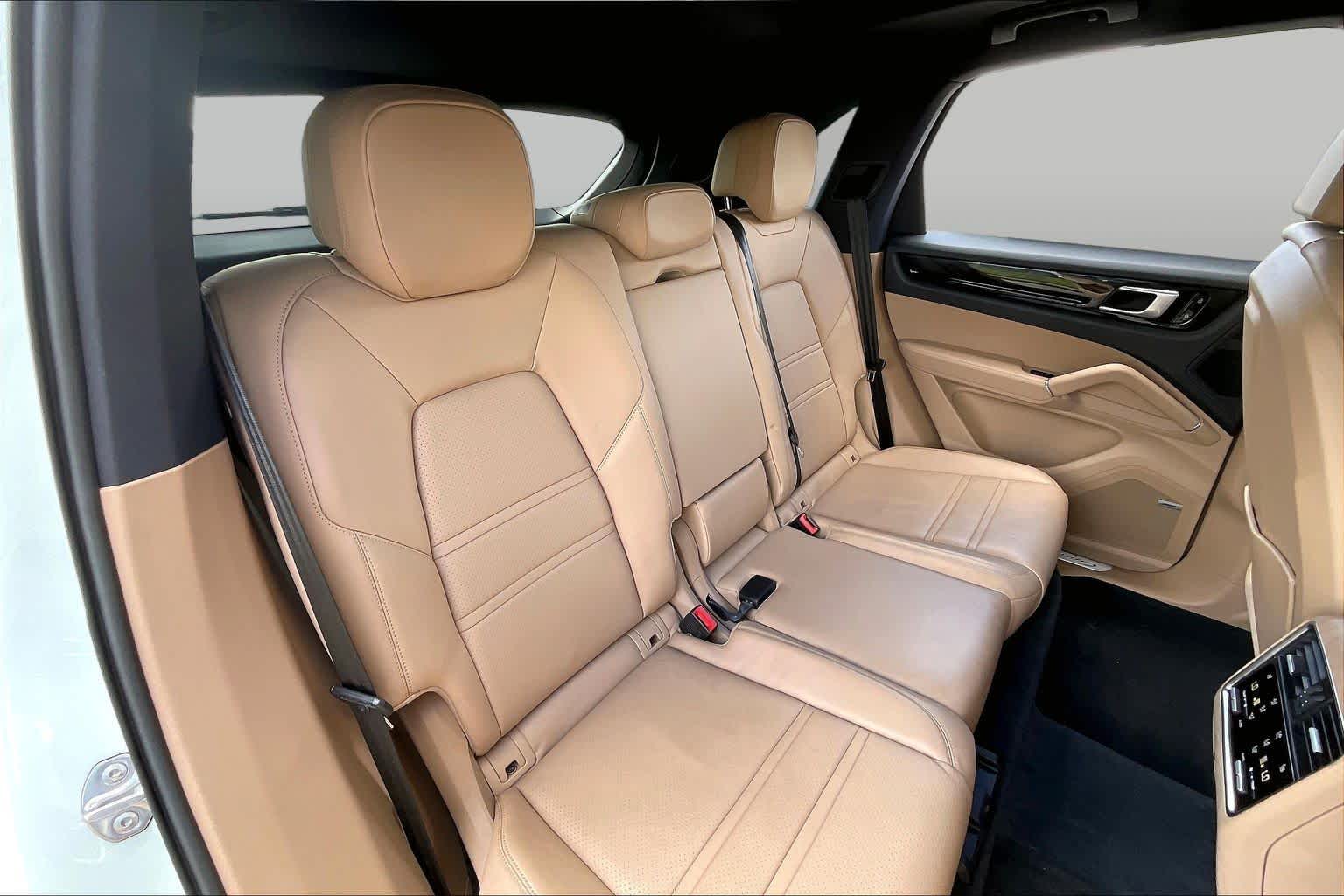 2019 Porsche Cayenne photo 17 of 34