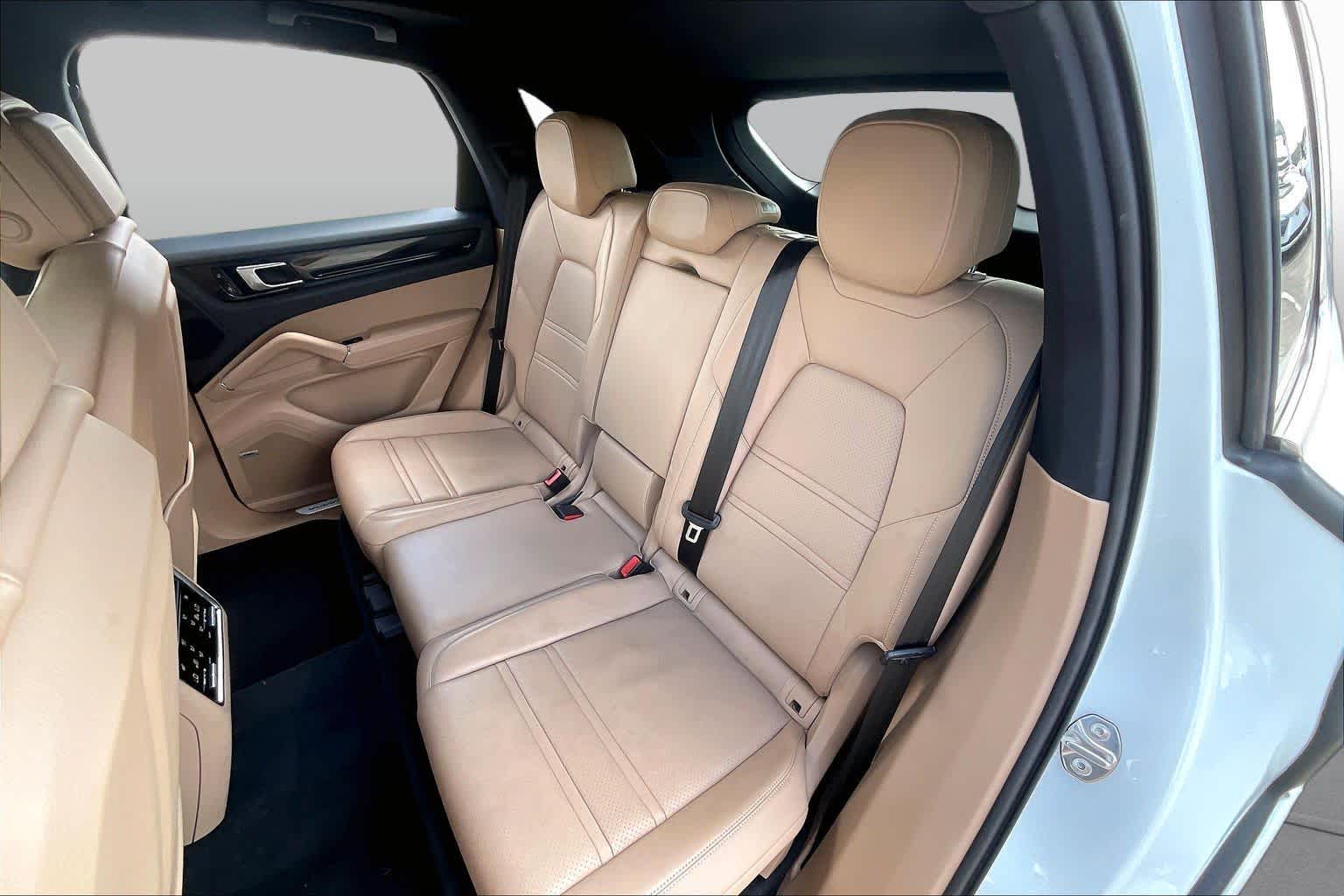 2019 Porsche Cayenne photo 18 of 34