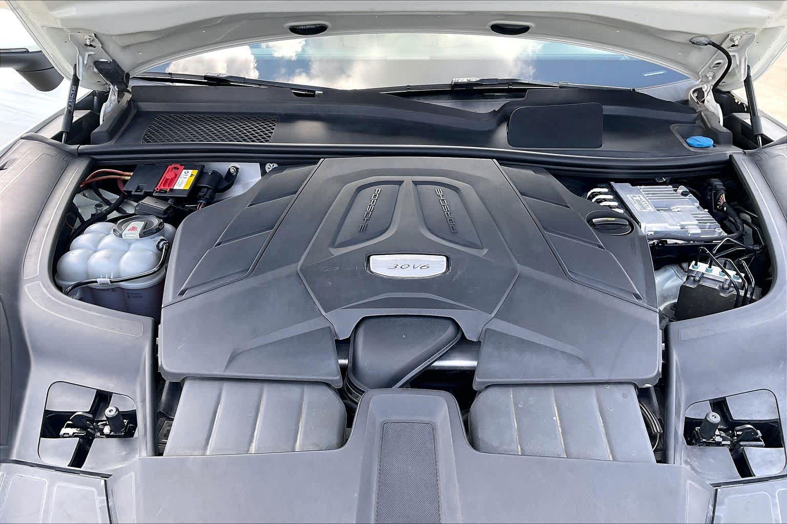 2019 Porsche Cayenne photo 29 of 34