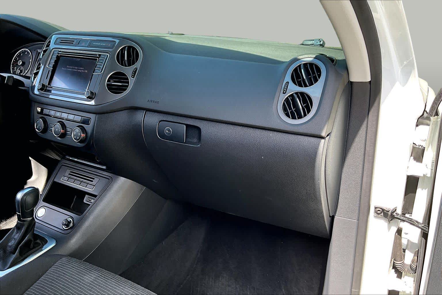 2018 Volkswagen Tiguan Limited photo 17 of 33