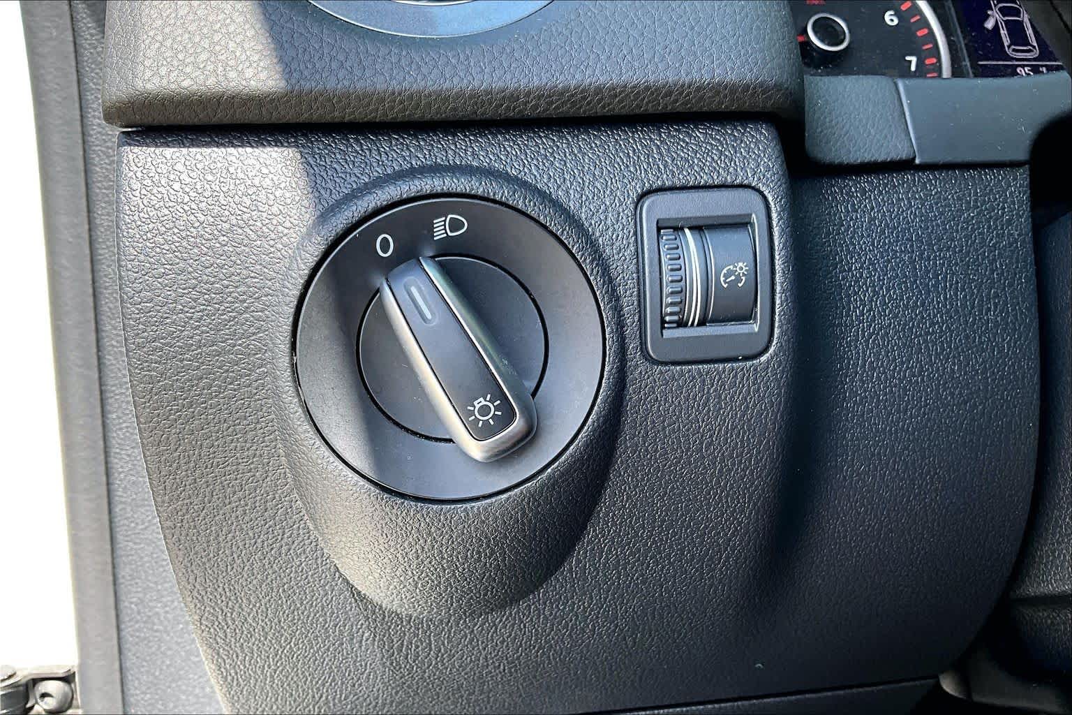 2018 Volkswagen Tiguan Limited photo 32 of 33