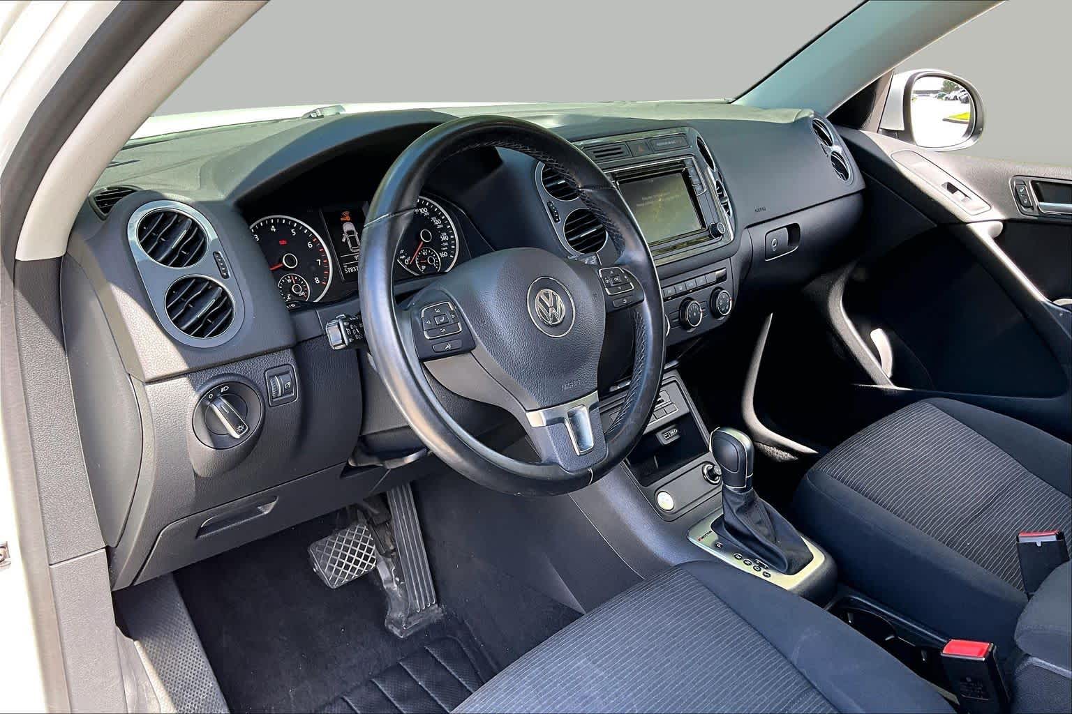 2018 Volkswagen Tiguan Limited photo 16 of 33