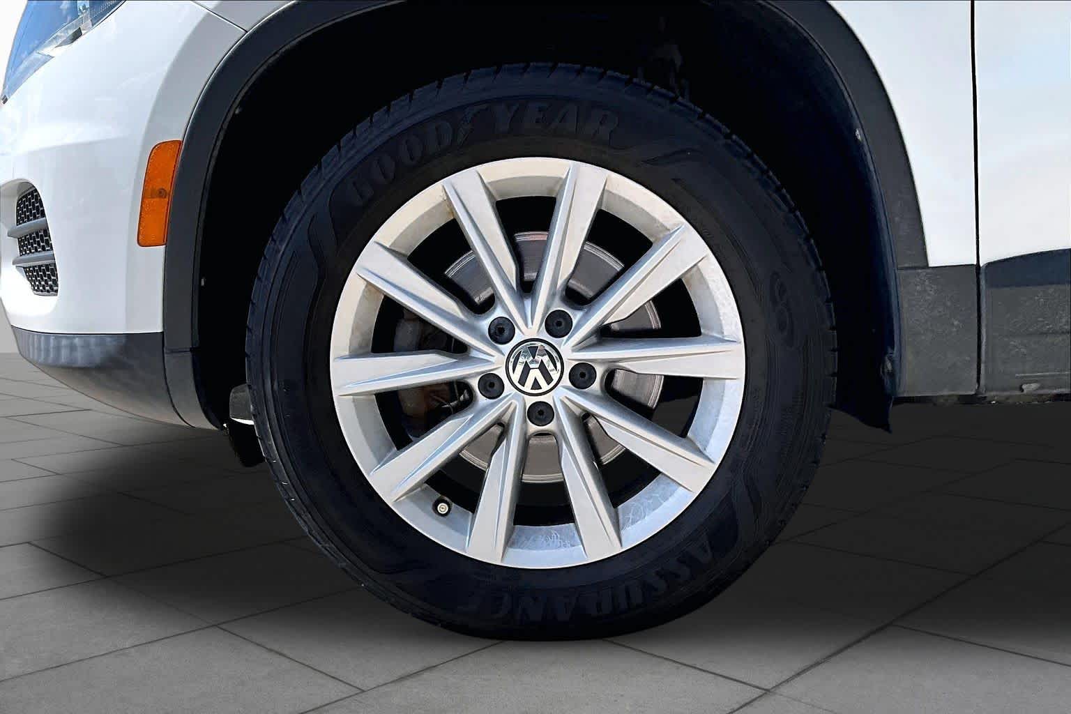 2018 Volkswagen Tiguan Limited photo 10 of 33