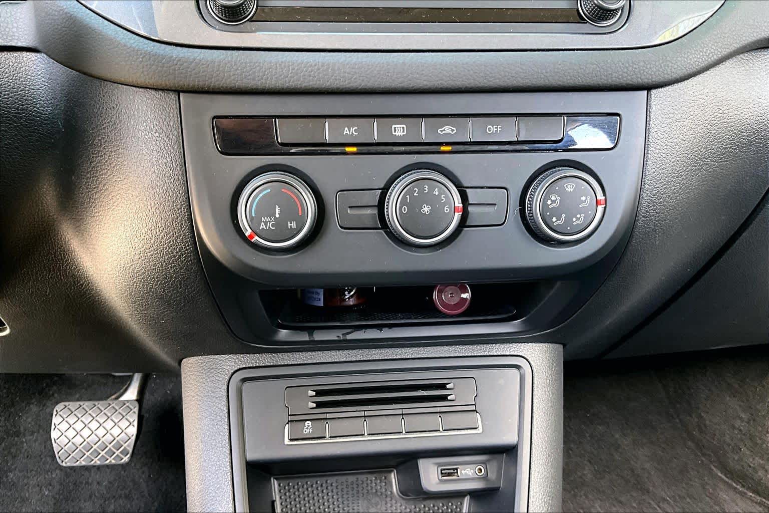 2018 Volkswagen Tiguan Limited photo 31 of 33