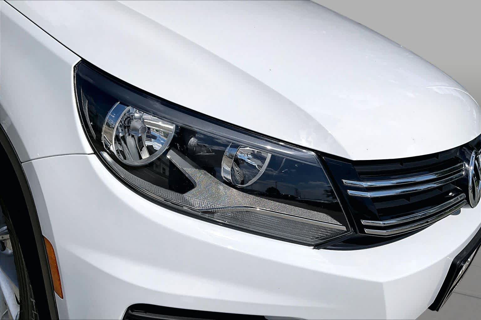 2018 Volkswagen Tiguan Limited photo 26 of 33