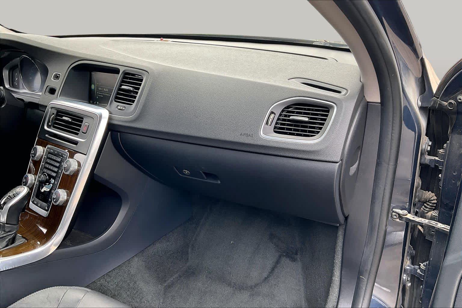 2015 Volvo S60 photo 17 of 33