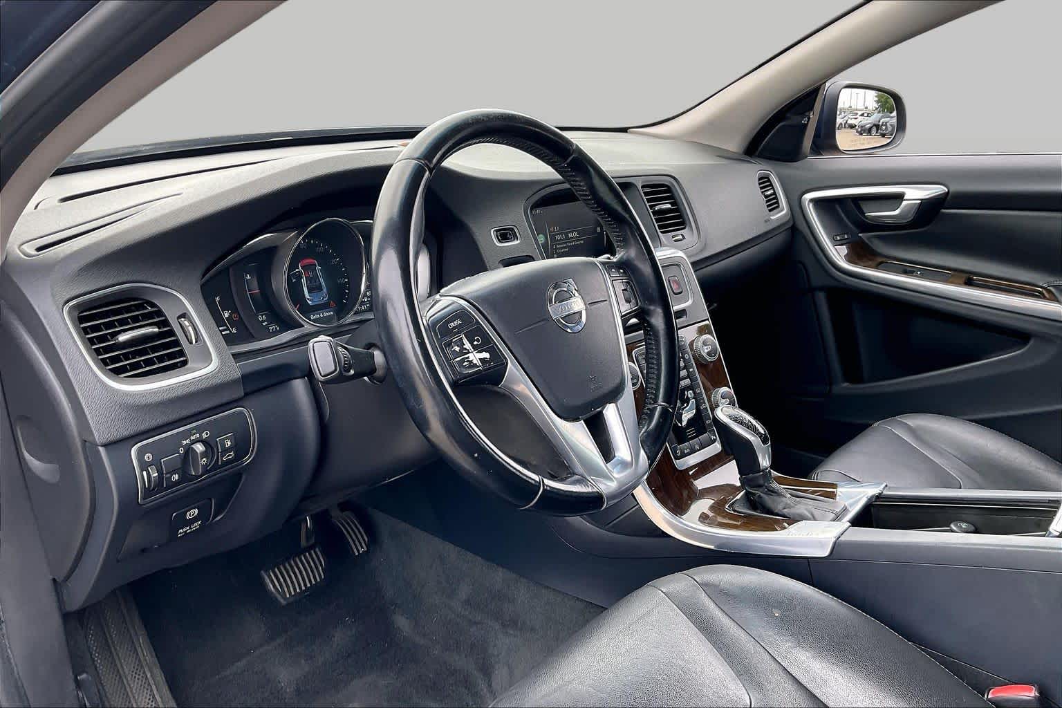 2015 Volvo S60 photo 16 of 33