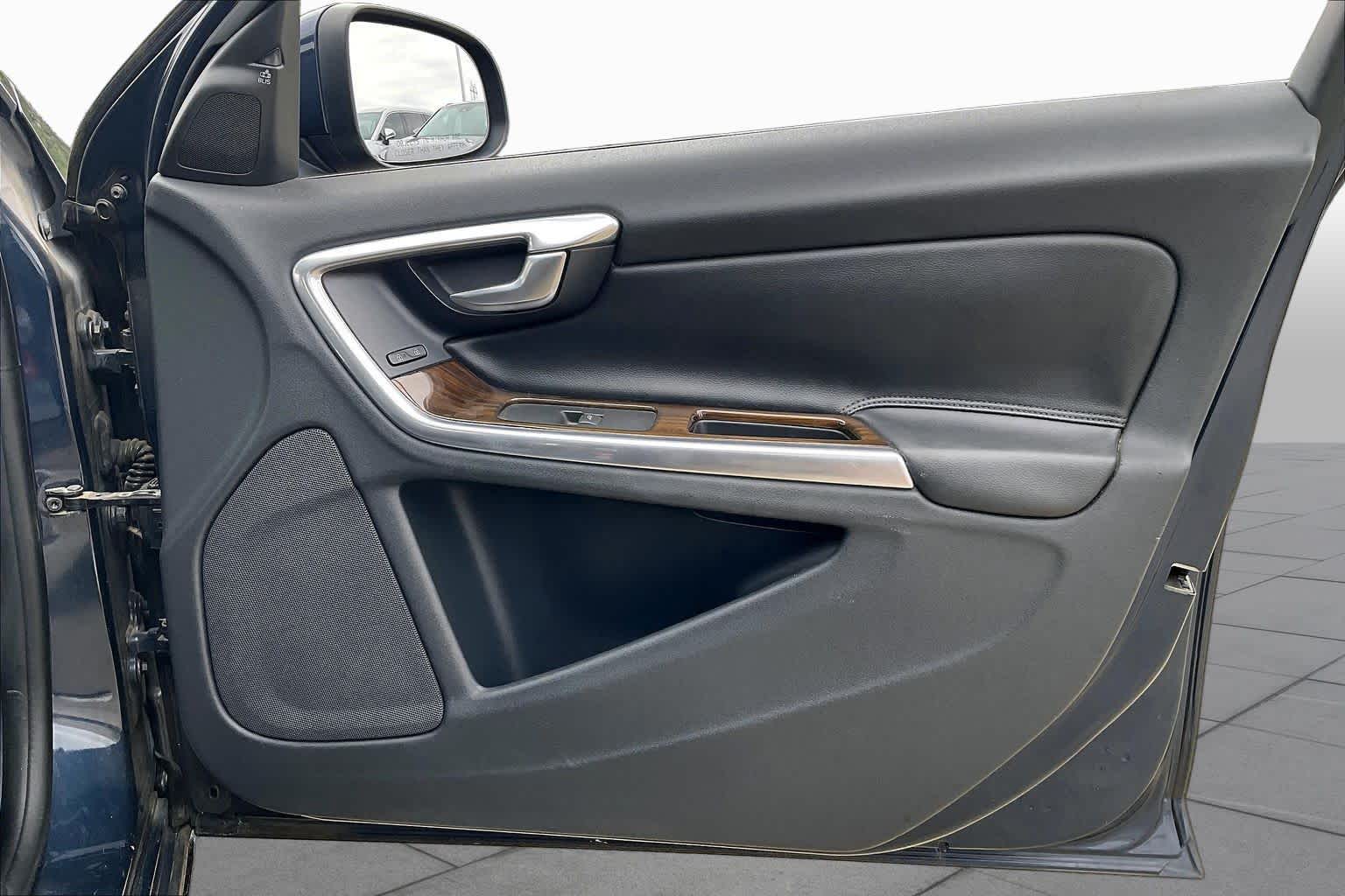 2015 Volvo S60 photo 21 of 33