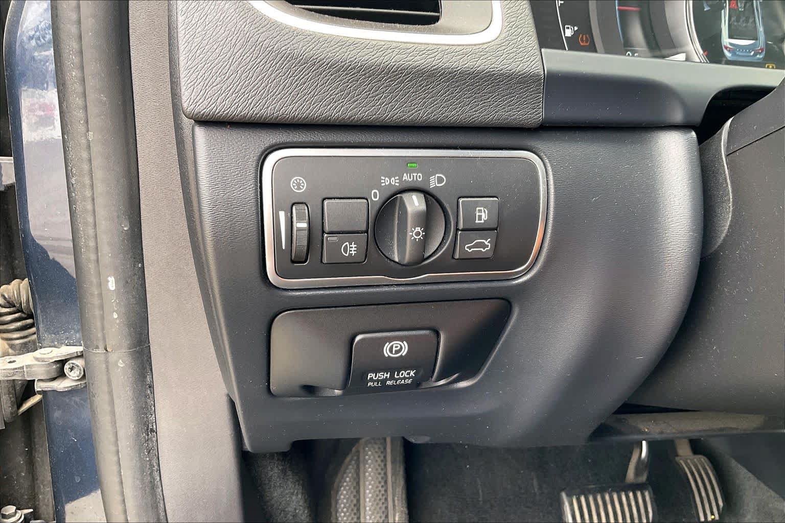 2015 Volvo S60 photo 32 of 33