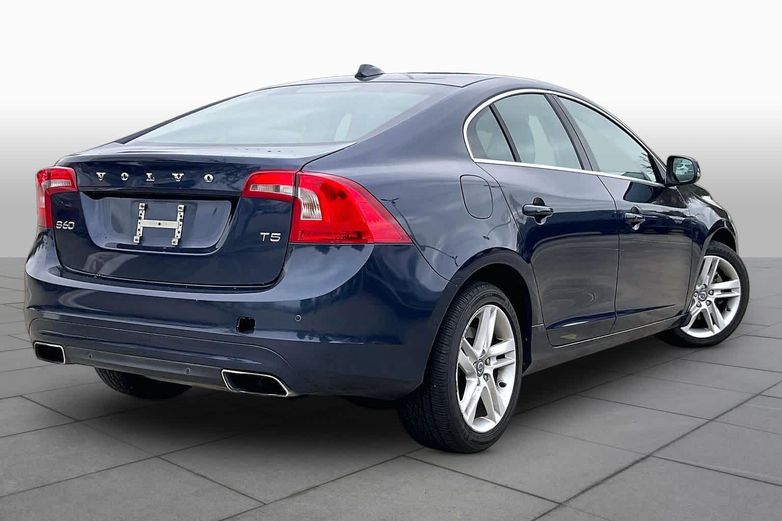 2015 Volvo S60 photo 12 of 33