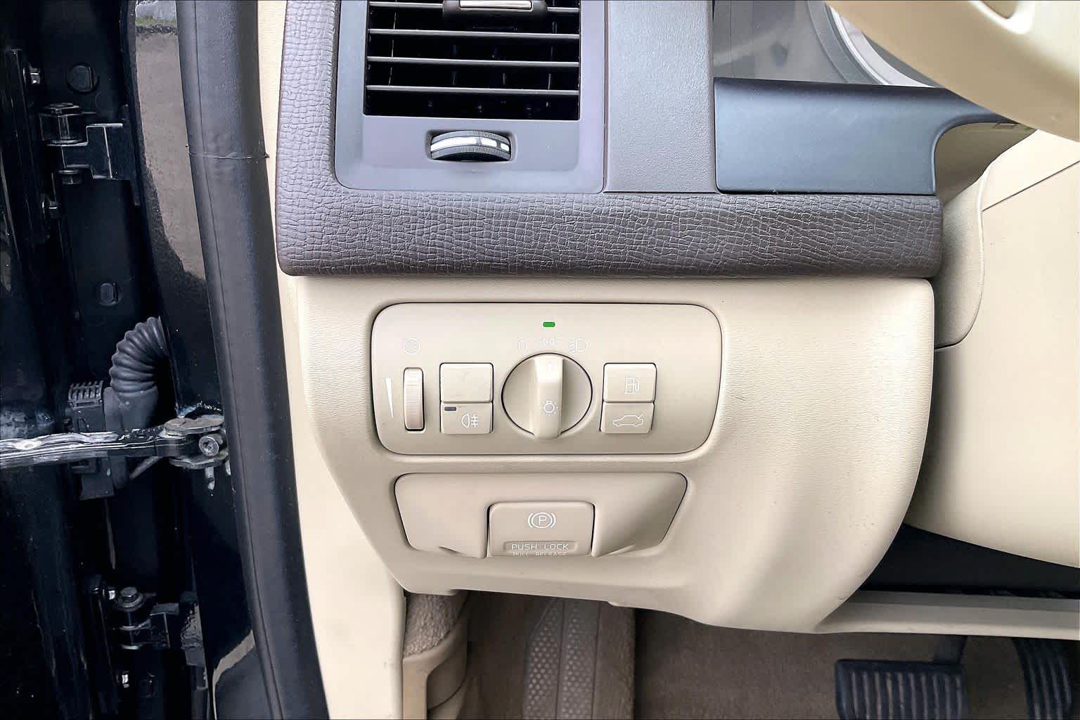 2012 Volvo XC60 3.2L Premier Black Sapphire Metallic at AutoNation USA Houston