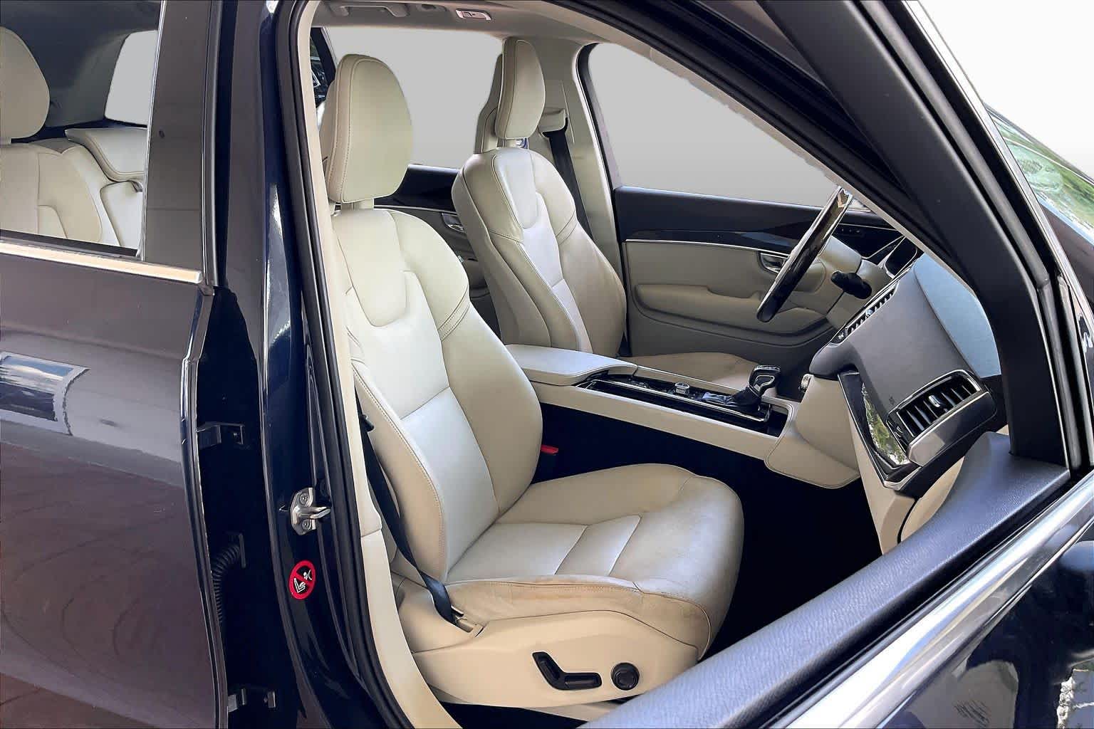2016 Volvo XC90 T6 Momentum Magic Blue Metallic at Mercedes-Benz of Houston North