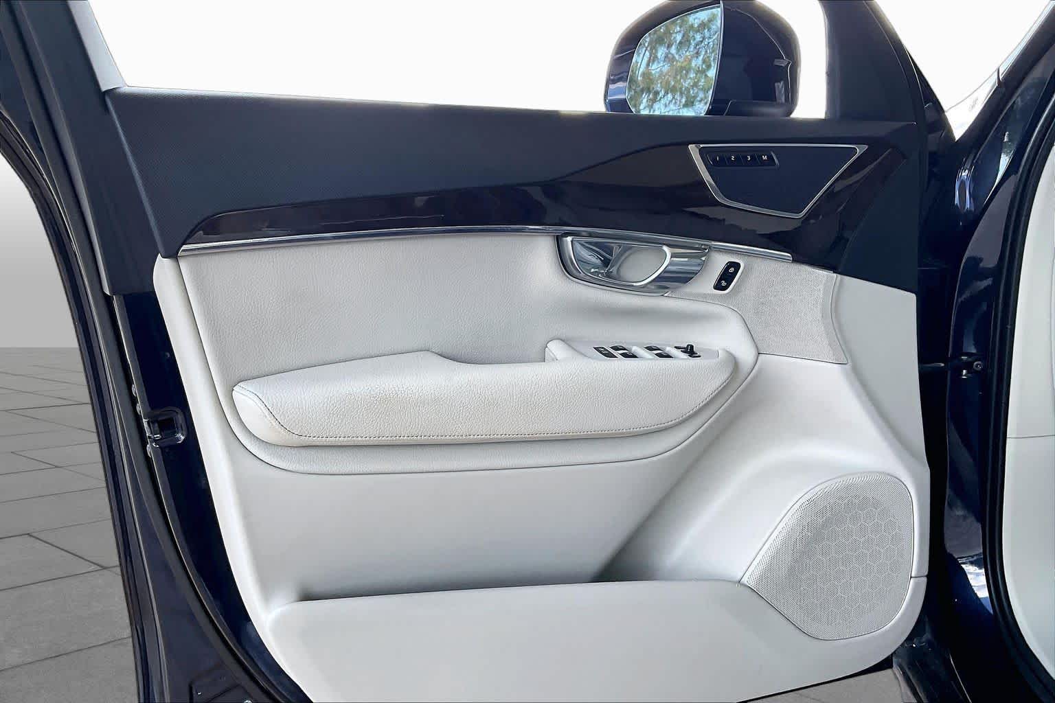 2016 Volvo XC90 T6 Momentum Magic Blue Metallic at Mercedes-Benz of Houston North