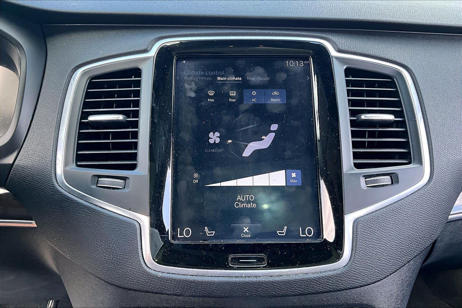 2019 Volvo XC90 photo 32 of 35