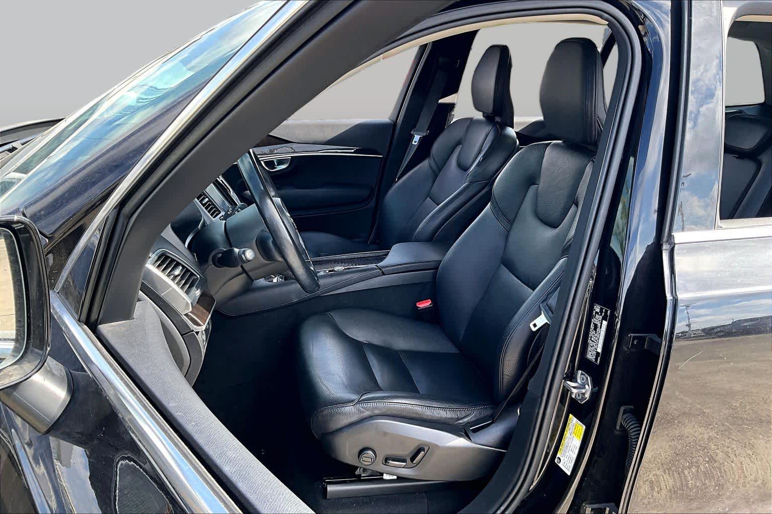 2019 Volvo XC90 photo 7 of 35