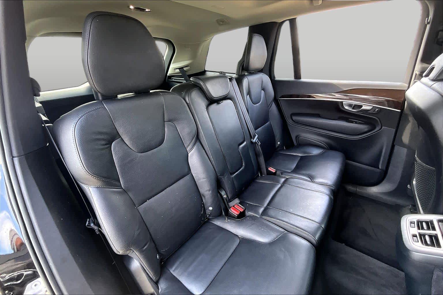 2019 Volvo XC90 photo 18 of 35