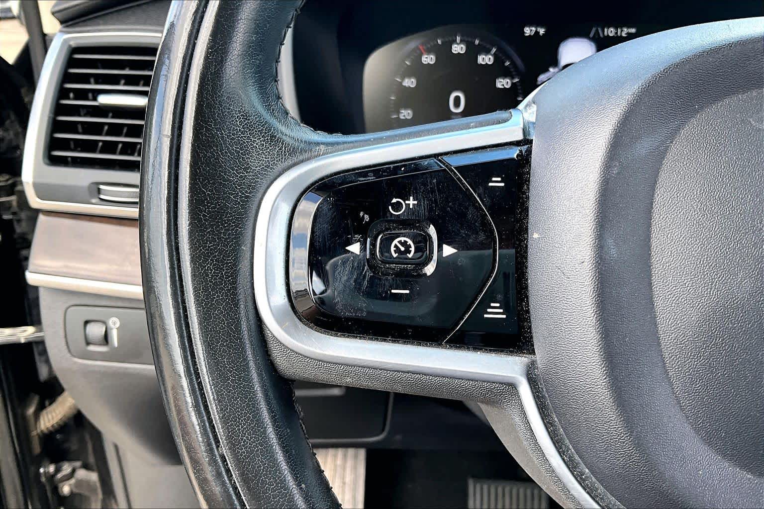 2019 Volvo XC90 photo 22 of 35
