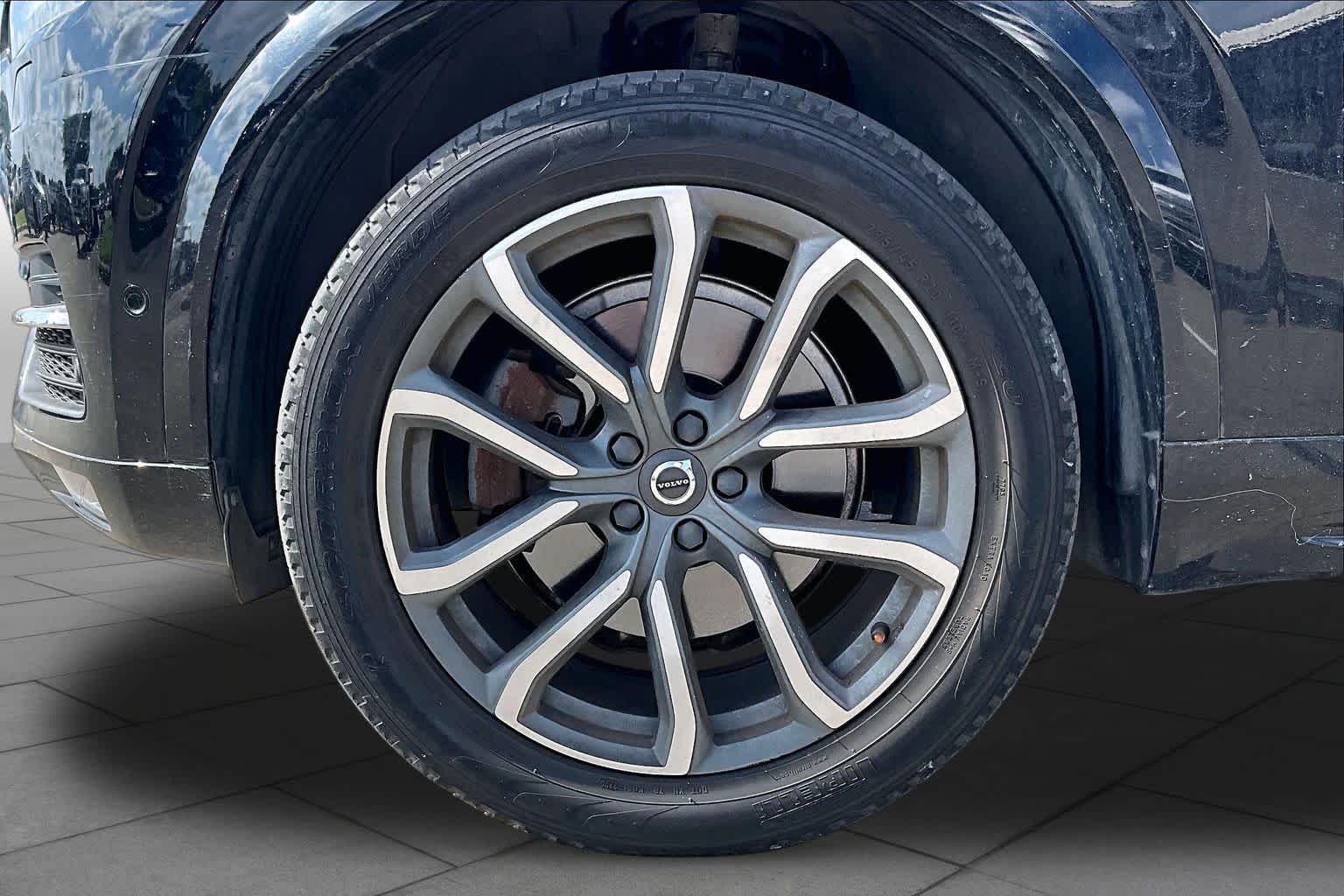 2019 Volvo XC90 photo 10 of 35