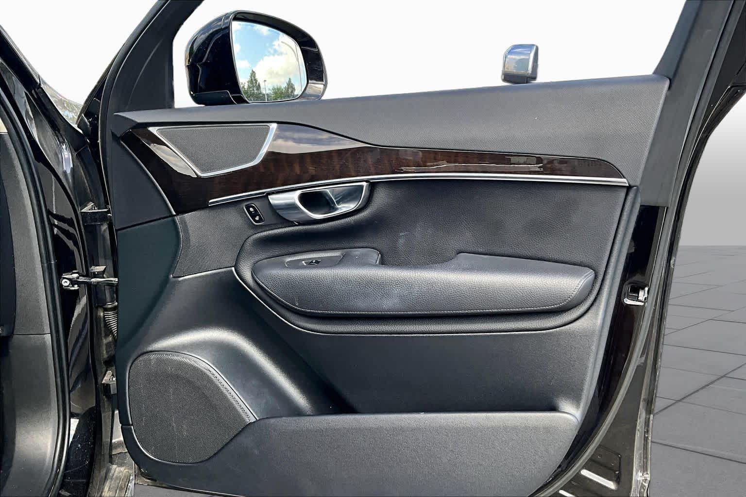 2019 Volvo XC90 photo 21 of 35