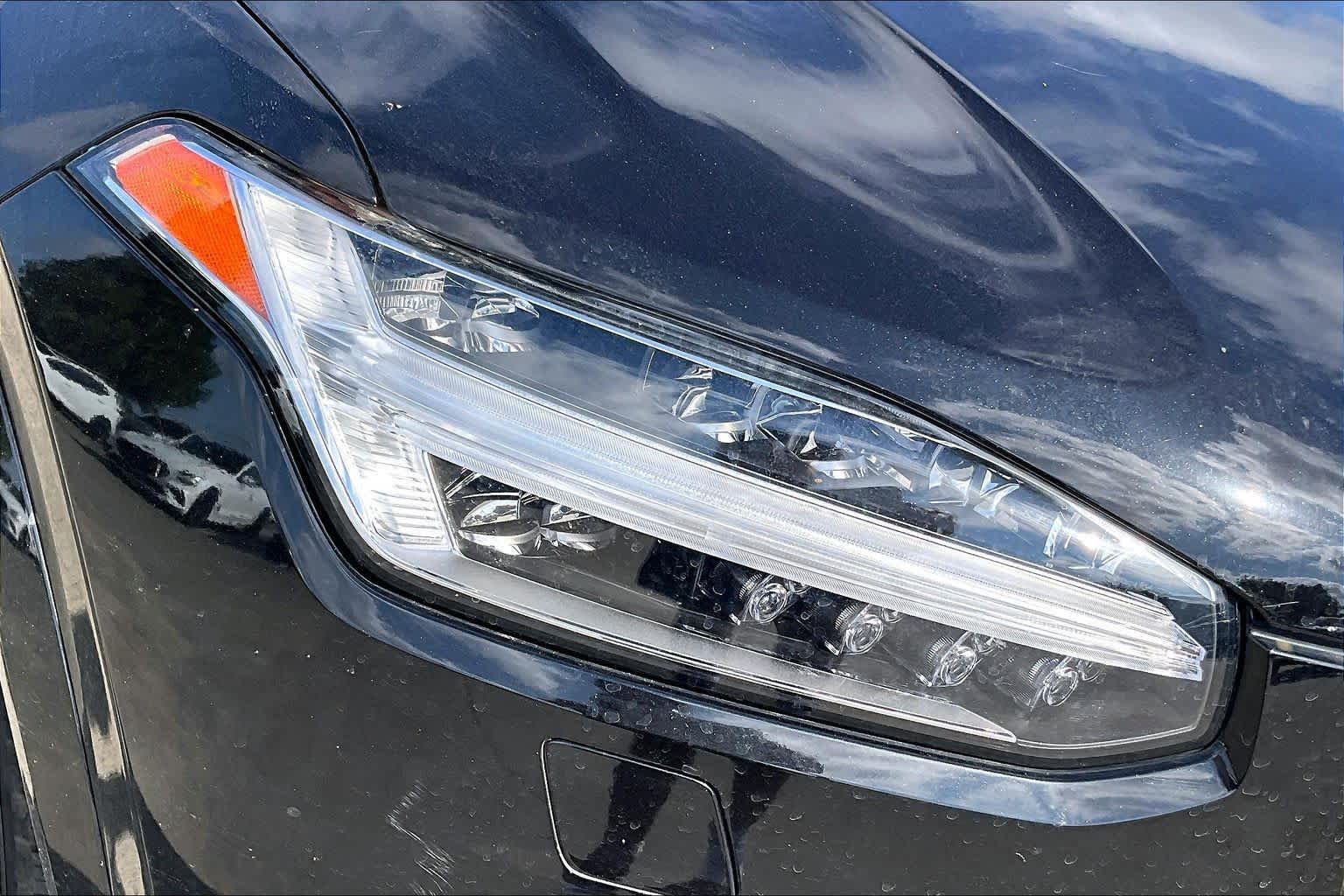 2019 Volvo XC90 photo 26 of 35
