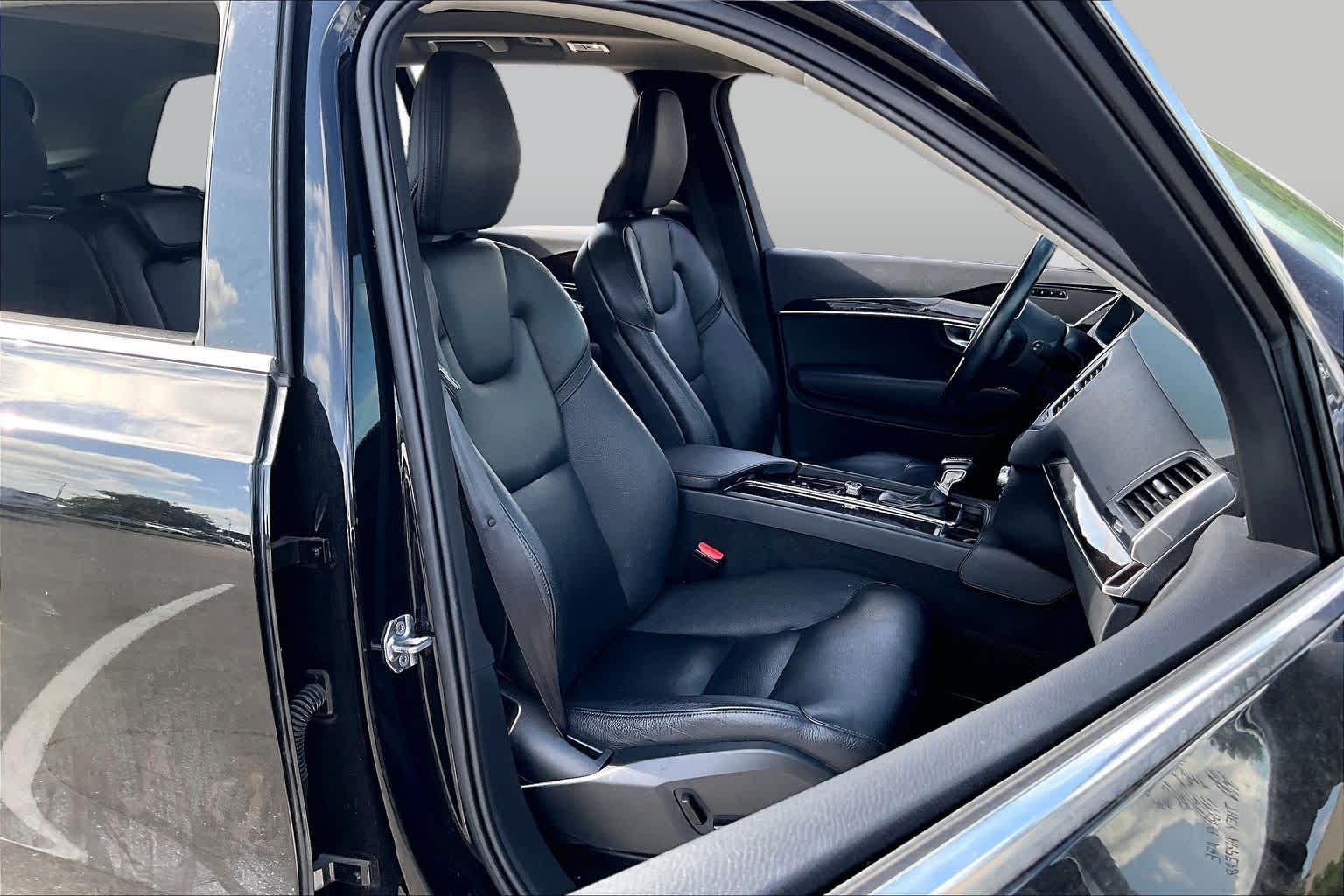 2019 Volvo XC90 photo 8 of 35