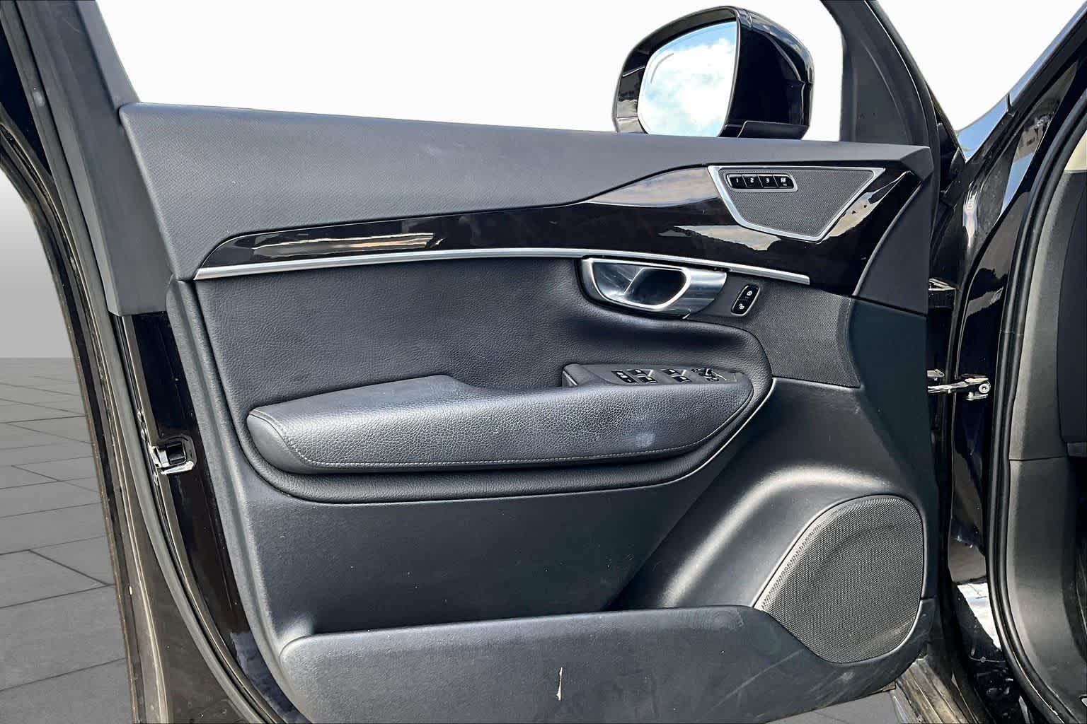2019 Volvo XC90 photo 20 of 35