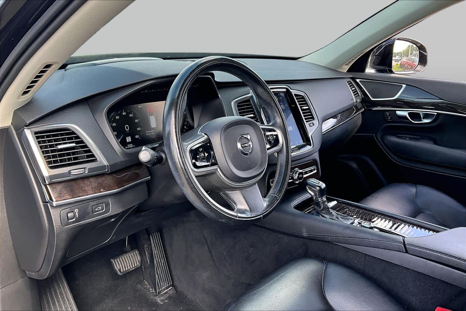 2019 Volvo XC90 photo 16 of 35