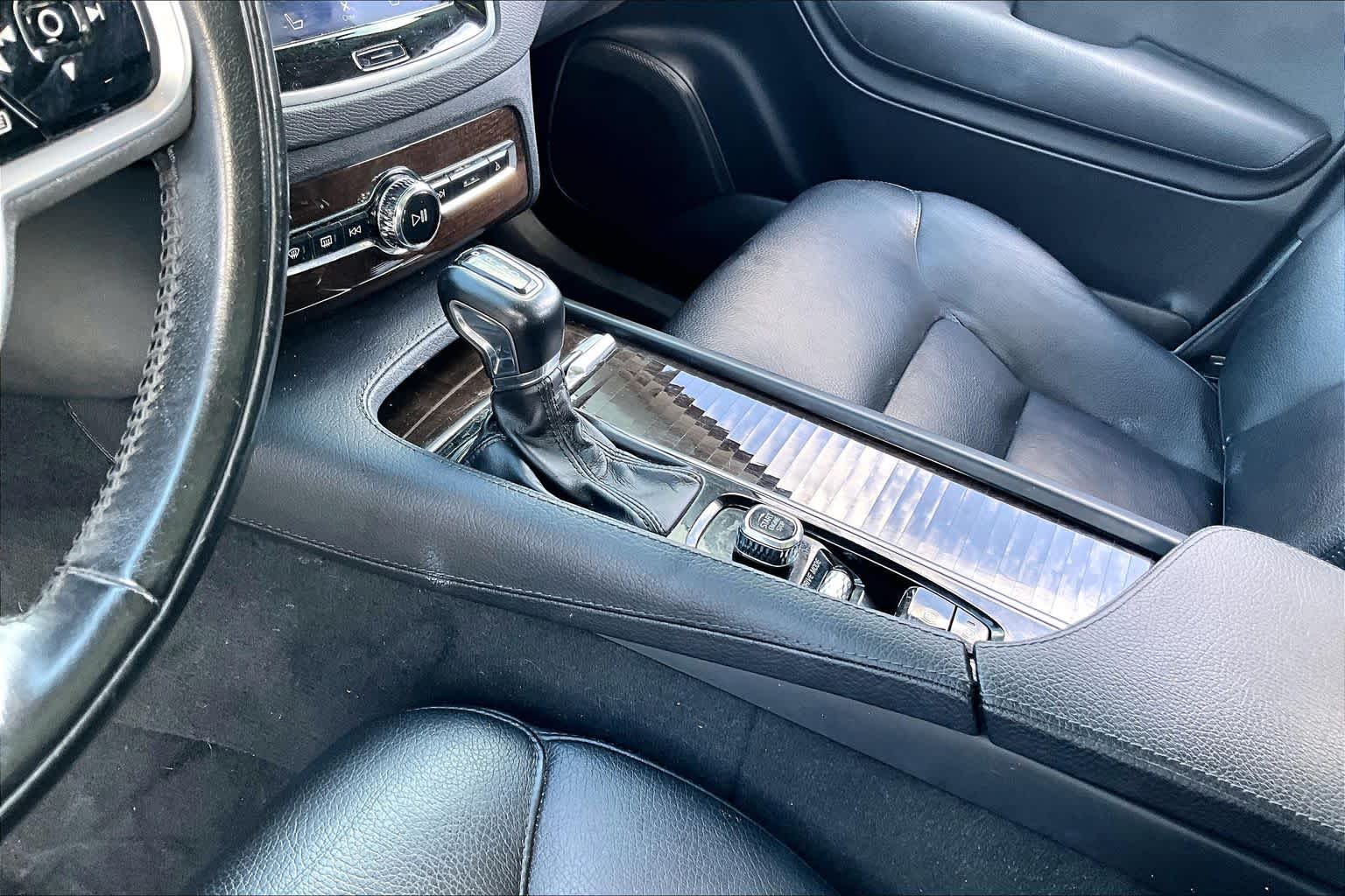 2019 Volvo XC90 photo 15 of 35