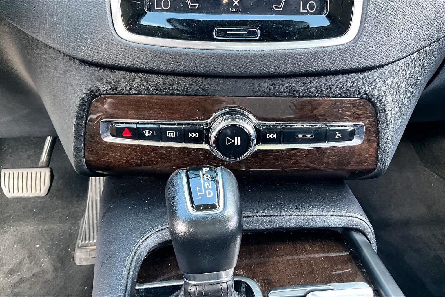 2019 Volvo XC90 photo 33 of 35