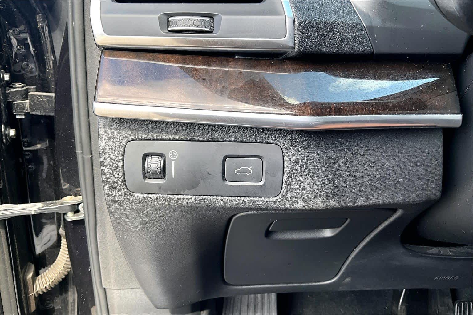2019 Volvo XC90 photo 34 of 35