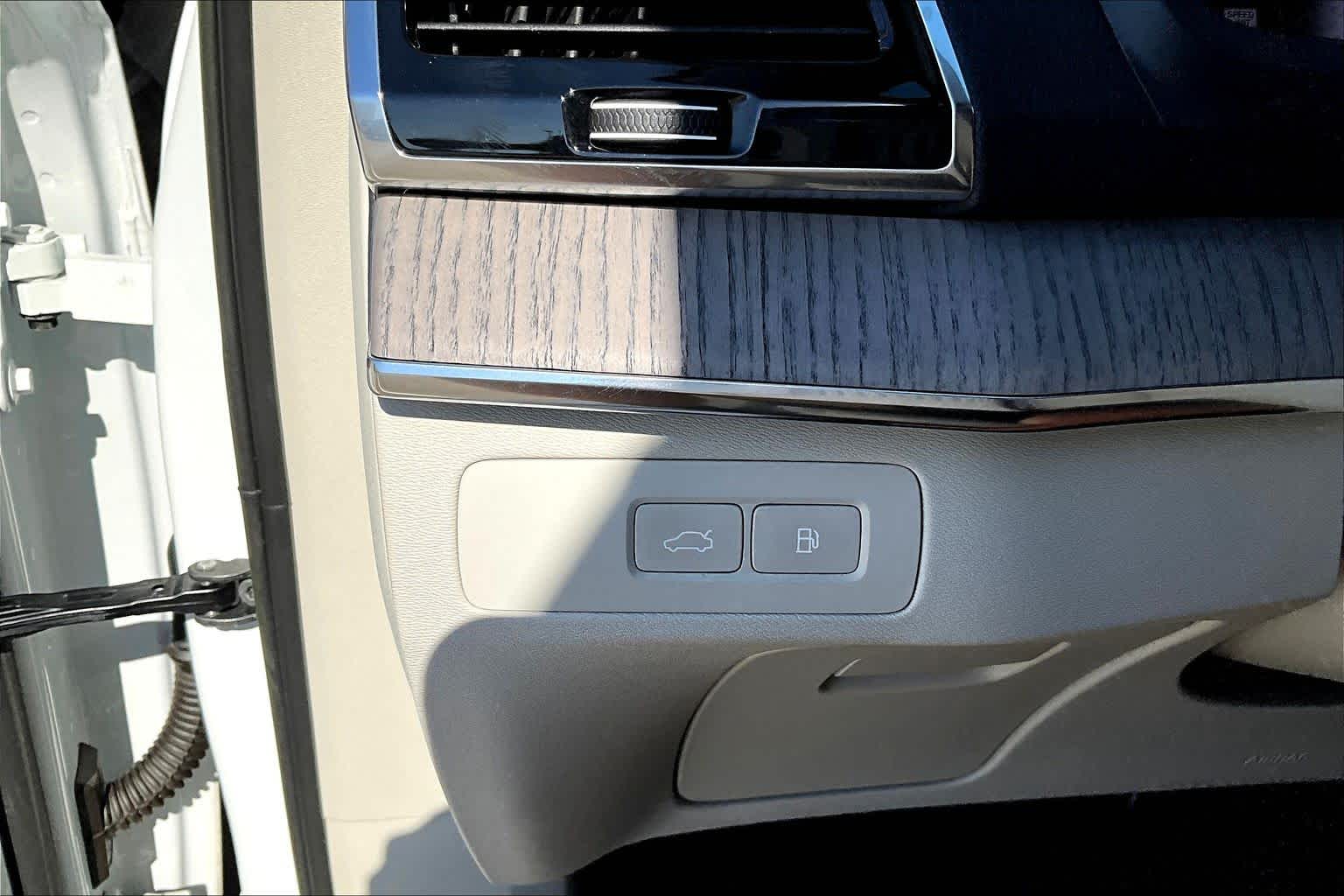 2023 Volvo XC90 Recharge Plug-In Hybrid Plus Crystal White Metallic at HGreg Houston