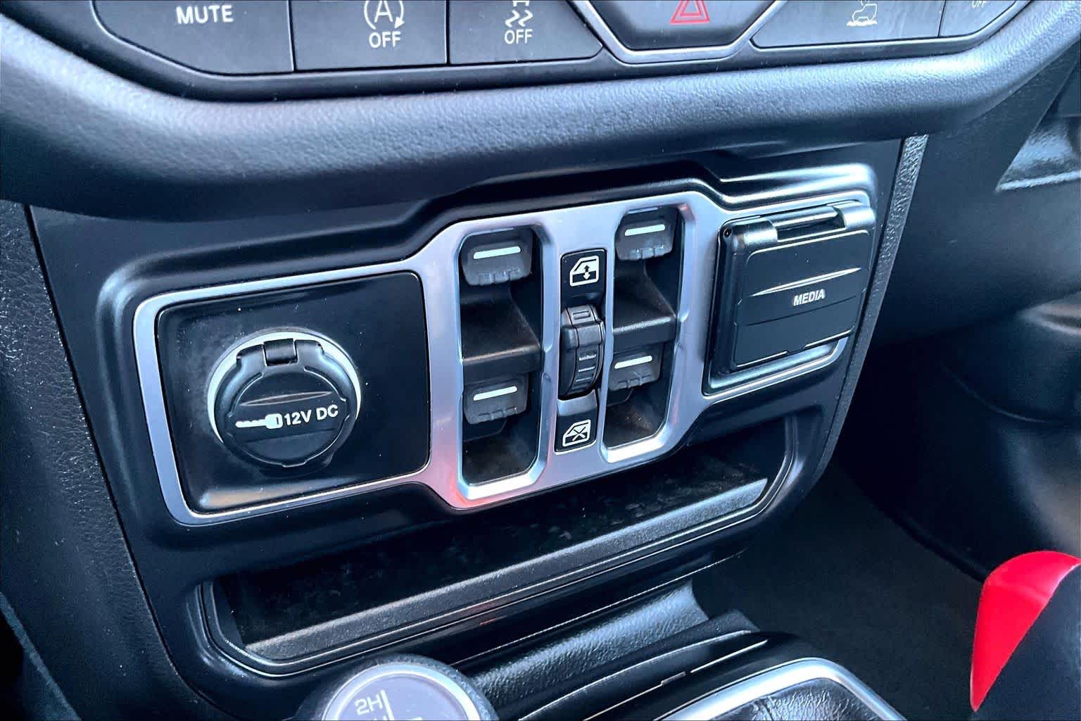 2026 Jeep Wrangler photo 33 of 36