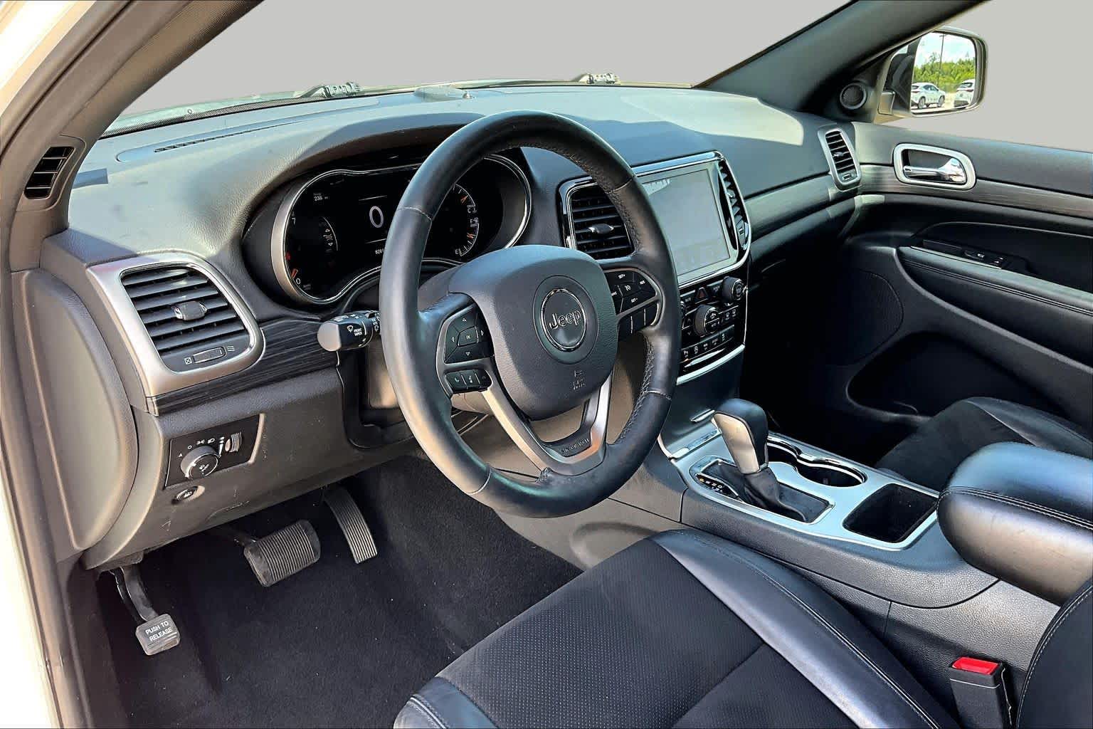 2019 Jeep Grand Cherokee Altitude Bright White Clearcoat at Friendly Ford Crosby